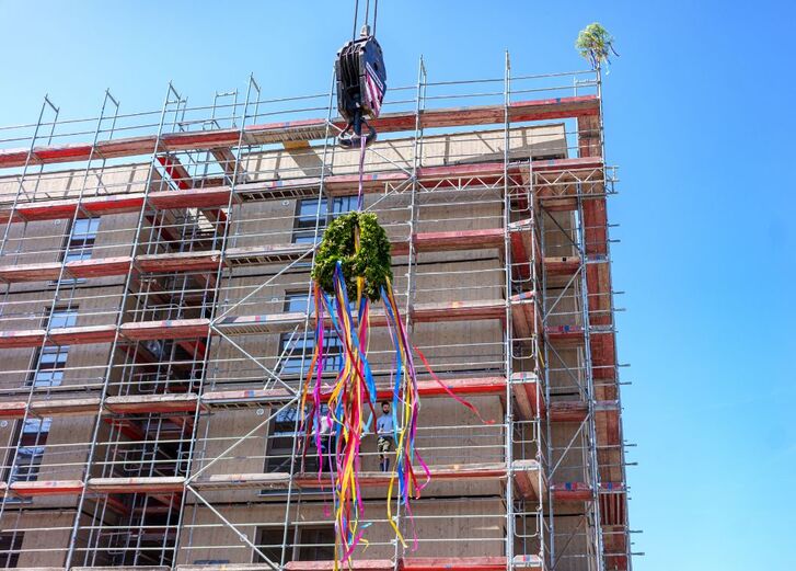 Mehr lesen zu „Wir bauen Zukunft: Greenfields Buckow feiert Richtfest“